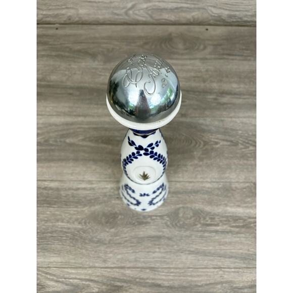 Clase Azul Reposado Tequila White And Blue Empty Bottle 750ML With Cap - Picture 3 of 8